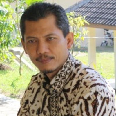 Dr.  Amiq Fahmi, S. Kom., M.Kom.