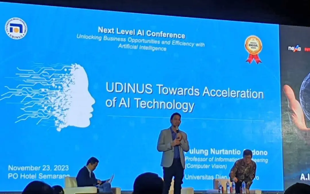 Prof Pulung Nurtantio Andono memberikan paparan ilmiah di AI Conference